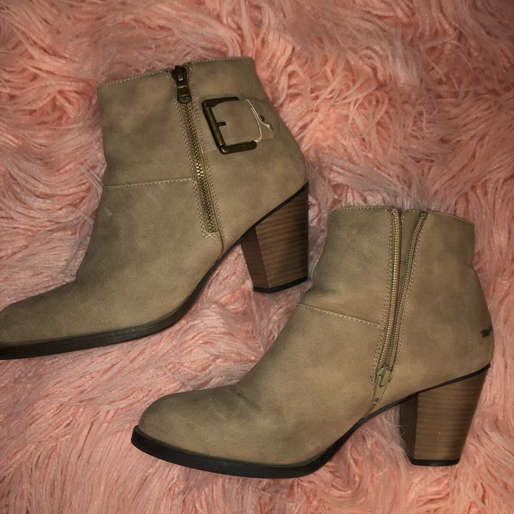 Sz 10 camel suede ankle booties